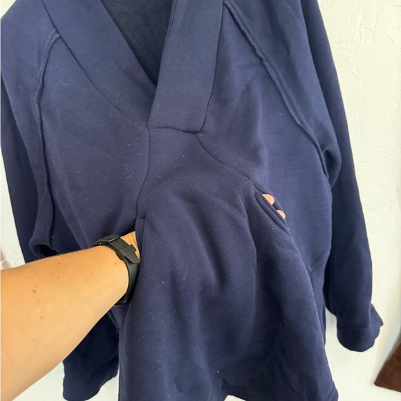 FREE PEOPLE NAVY BLUE SWEATSHIRT SZ XS POCKETS - Picture 2 of 5